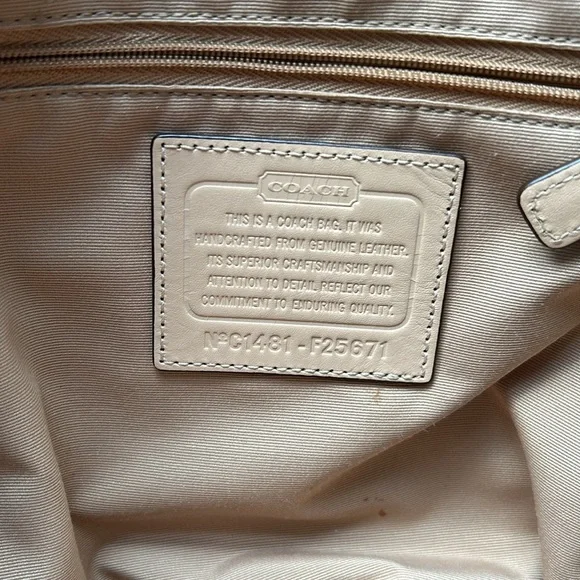 🌸END OF SUMMER SALE 🌸Pretty in Pink! Coach Bag with shoulder and hand straps - Picture 4 of 9